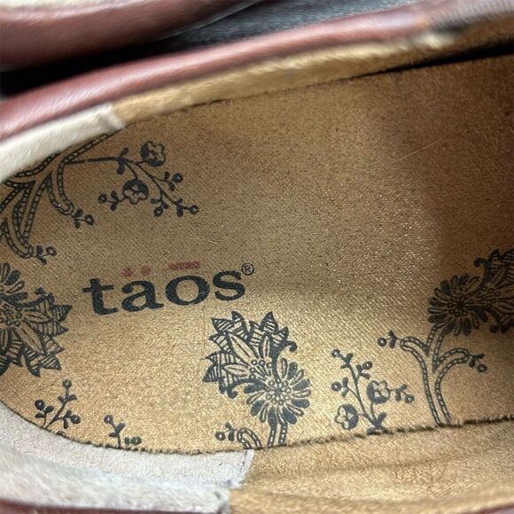 Taos Encore Women's Brown Leather Slip-On Loafers Size 9.5 Casual Fall Buttons - Picture 12 of 14